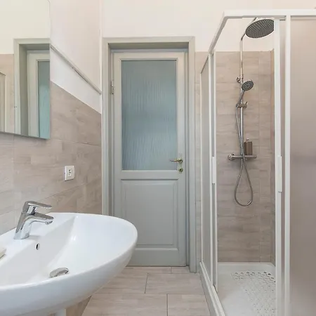 Sleeps 10 Pool Wifi Ghiffa